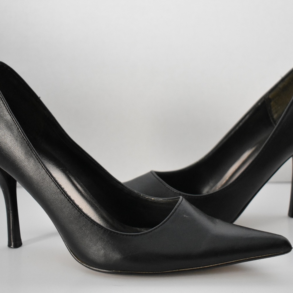 pointed pumps
